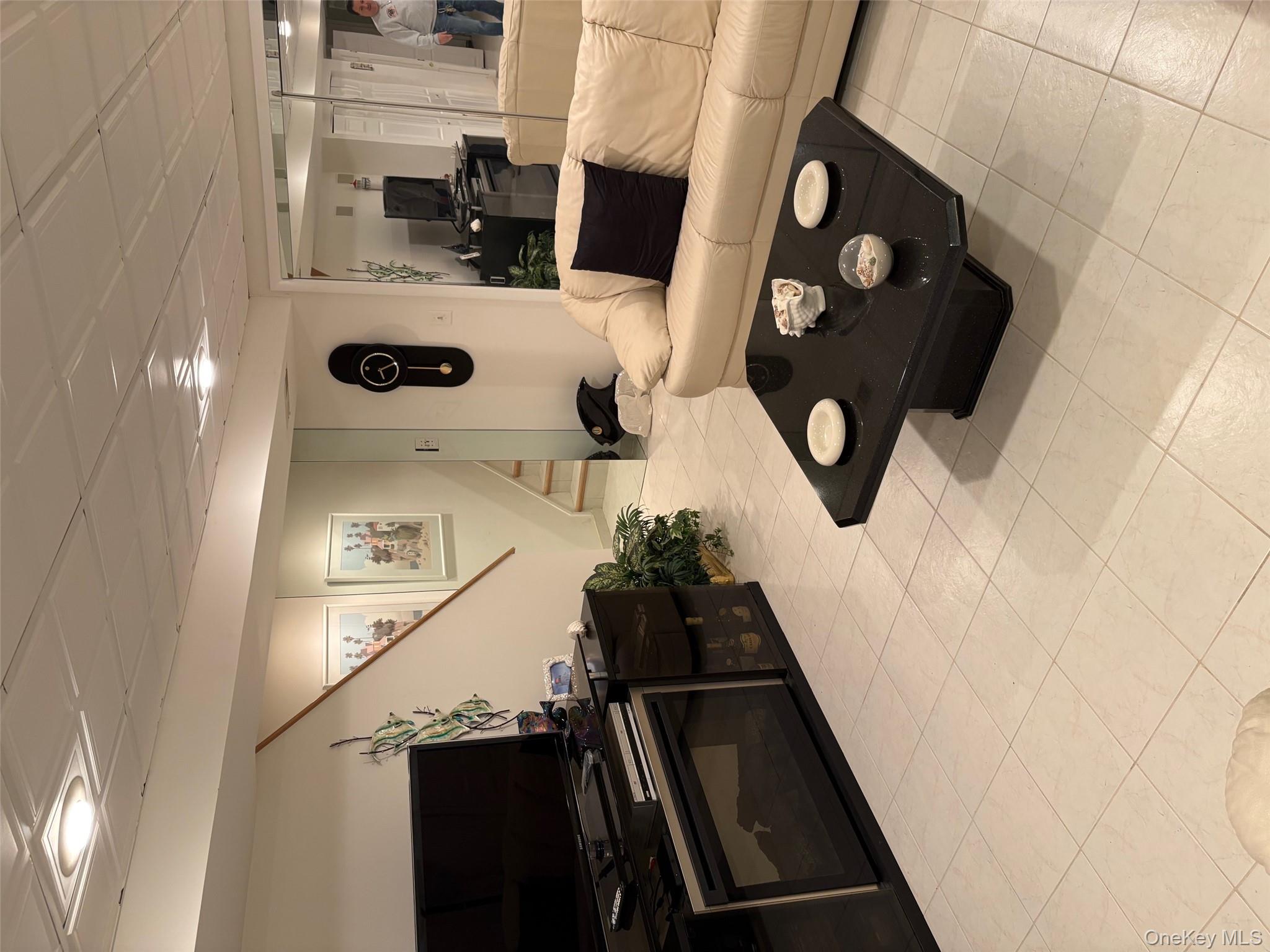 25011 40th Avenue, Little Neck, NY 11363