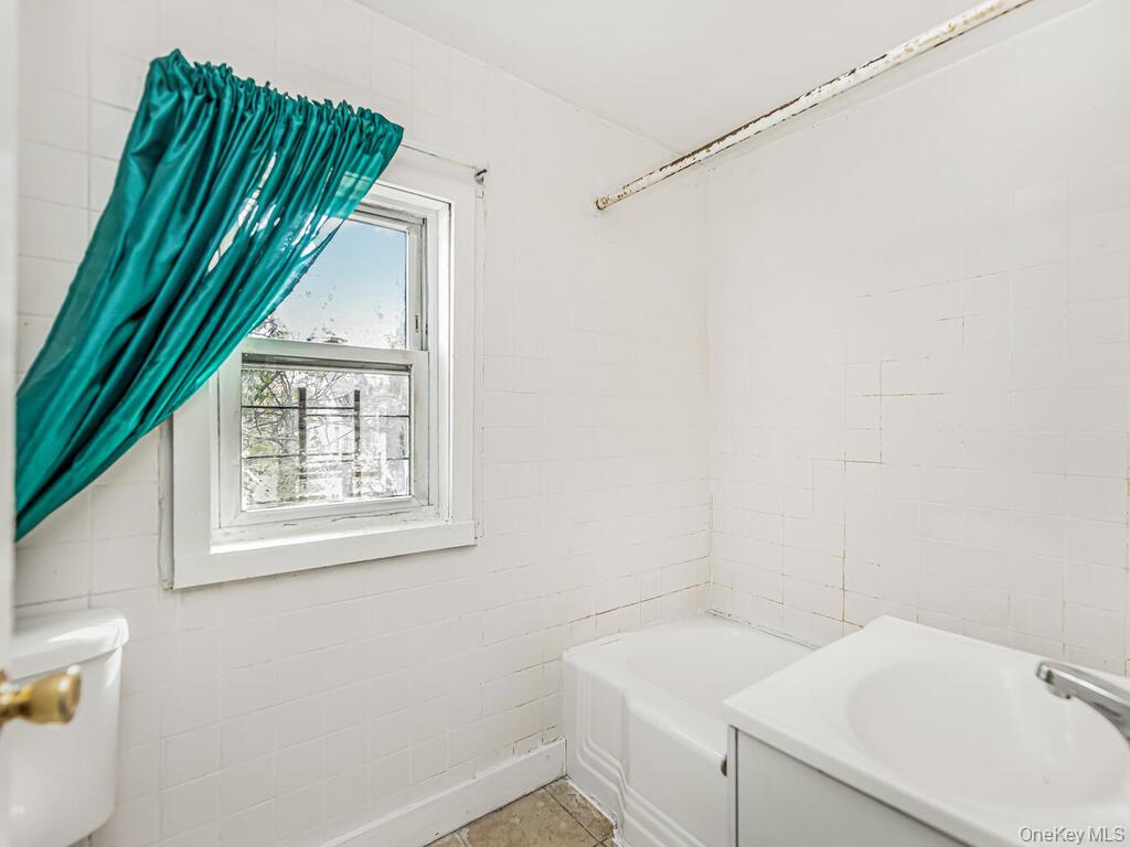 557 S 5th Avenue, Mount Vernon, NY 10550