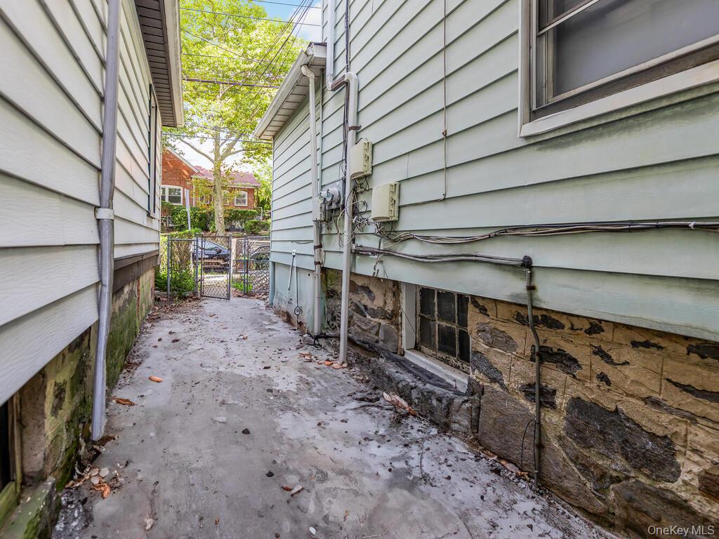 557 S 5th Avenue, Mount Vernon, NY 10550