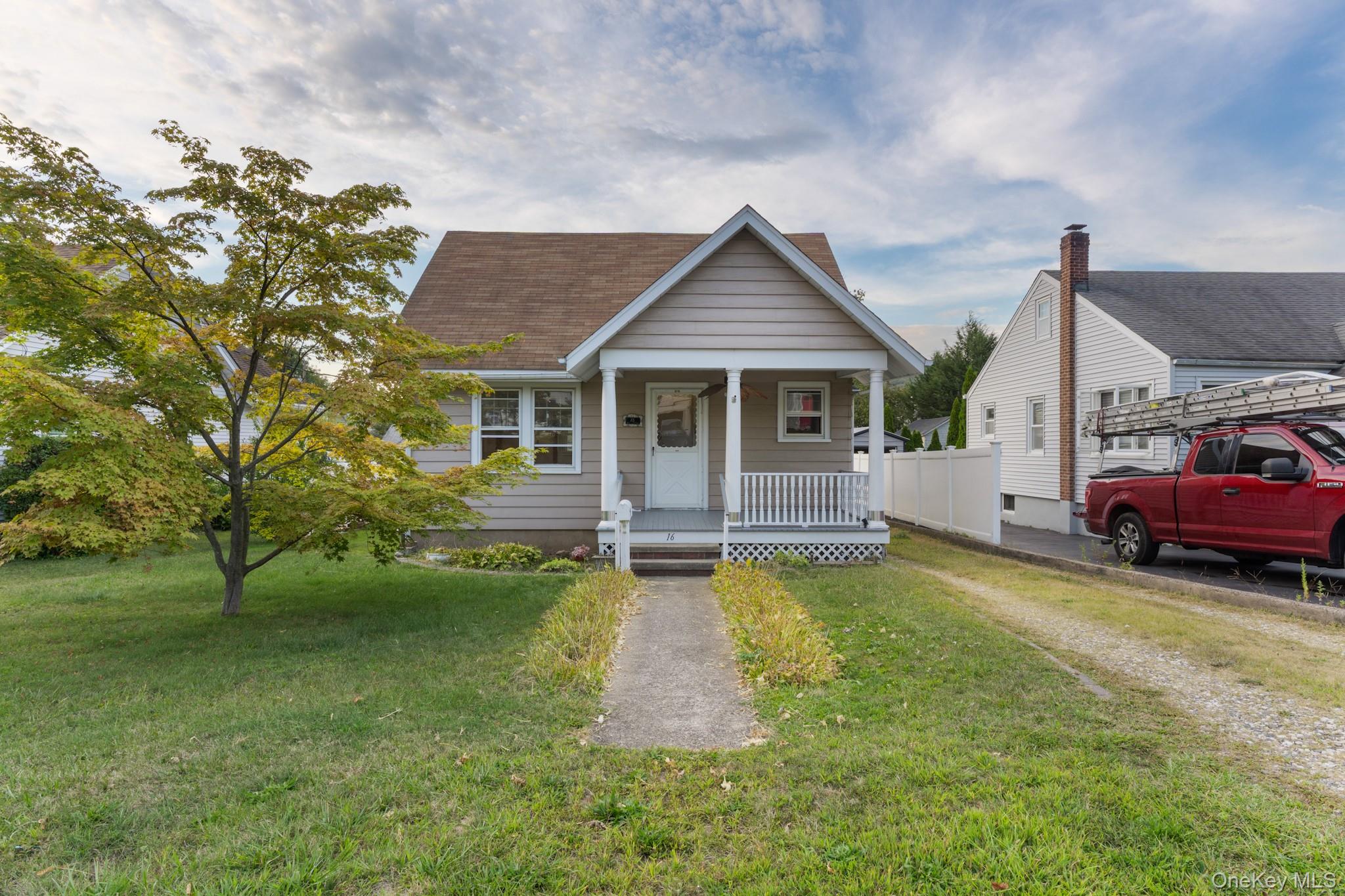 16 Oak Terrace, Suffern, NY 10901