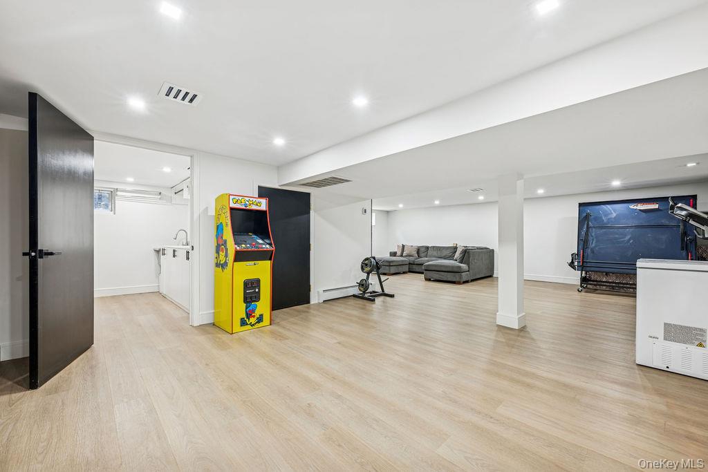 992 Dartmouth Lane, Woodmere, NY 11598