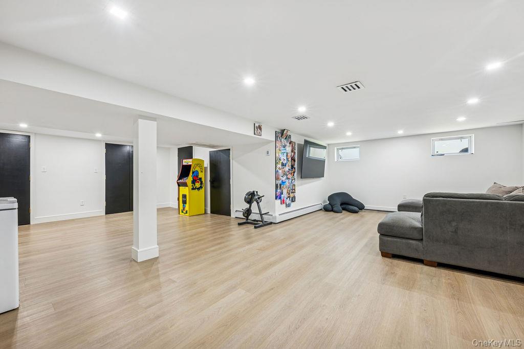 992 Dartmouth Lane, Woodmere, NY 11598