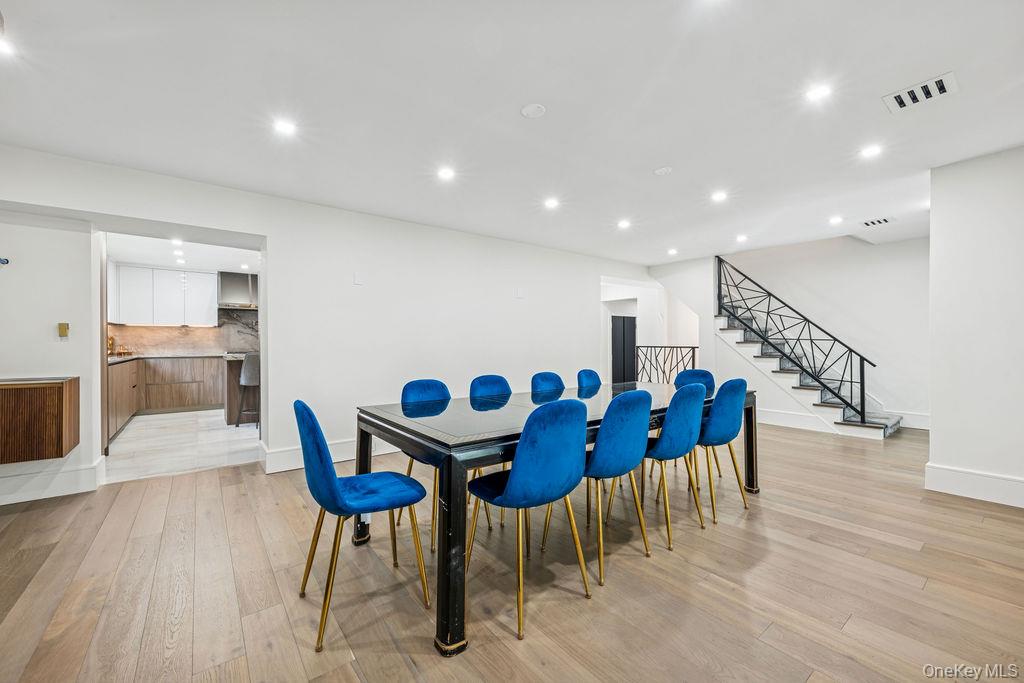 992 Dartmouth Lane, Woodmere, NY 11598