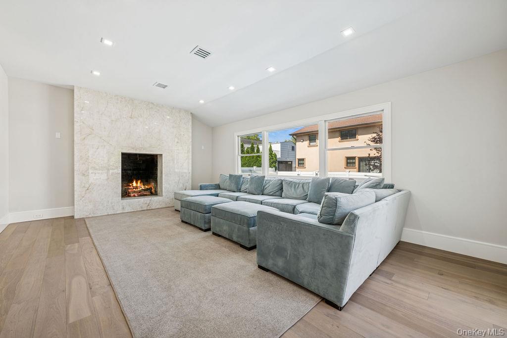 992 Dartmouth Lane, Woodmere, NY 11598