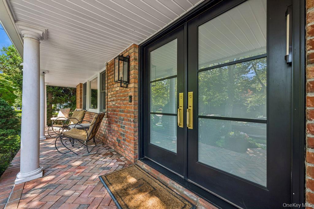 992 Dartmouth Lane, Woodmere, NY 11598