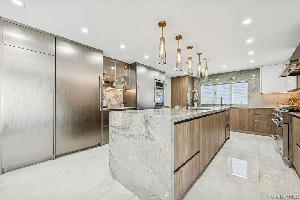 992 Dartmouth Lane, Woodmere, NY 11598