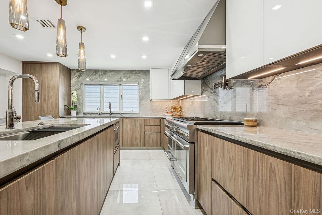 992 Dartmouth Lane, Woodmere, NY 11598