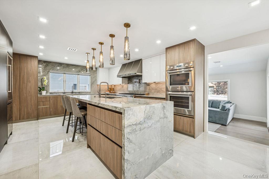 992 Dartmouth Lane, Woodmere, NY 11598