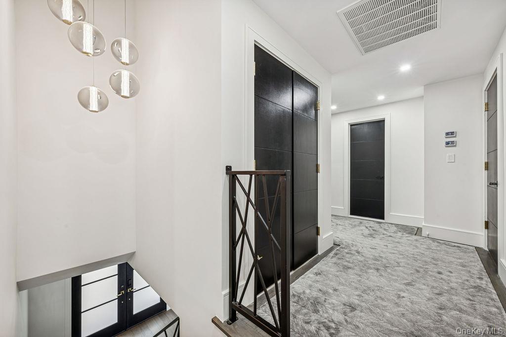 992 Dartmouth Lane, Woodmere, NY 11598