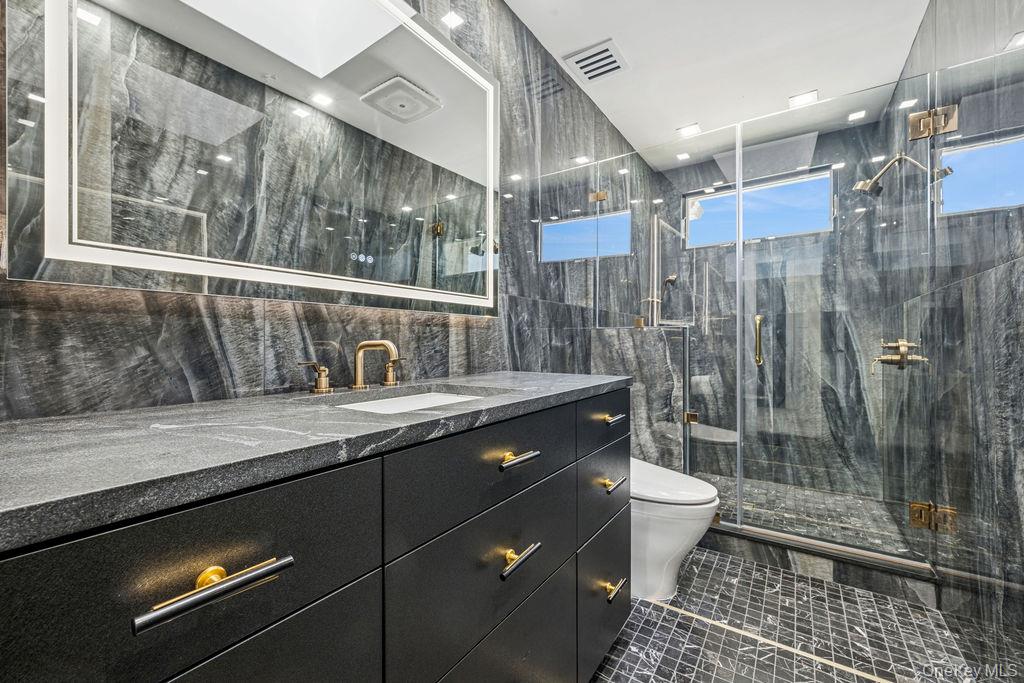 992 Dartmouth Lane, Woodmere, NY 11598