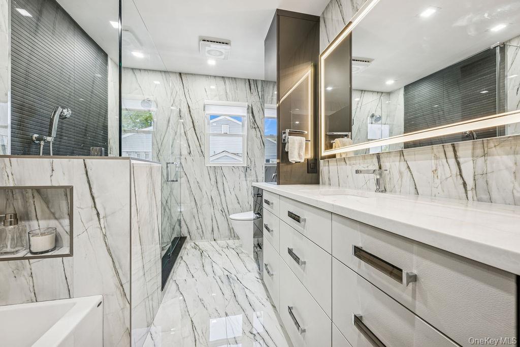 992 Dartmouth Lane, Woodmere, NY 11598