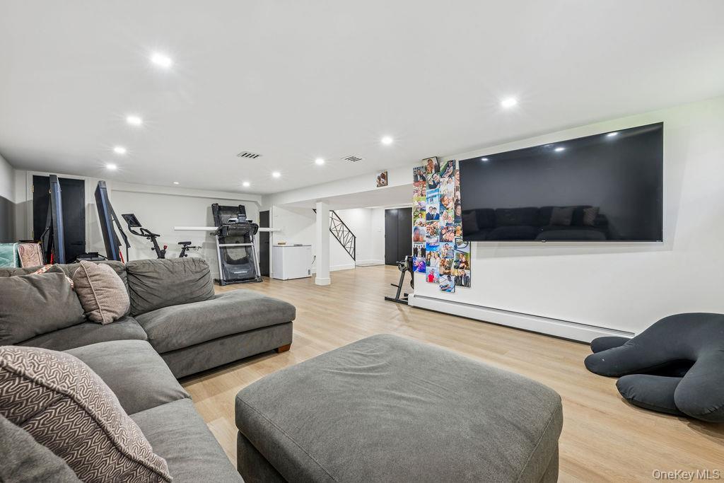 992 Dartmouth Lane, Woodmere, NY 11598