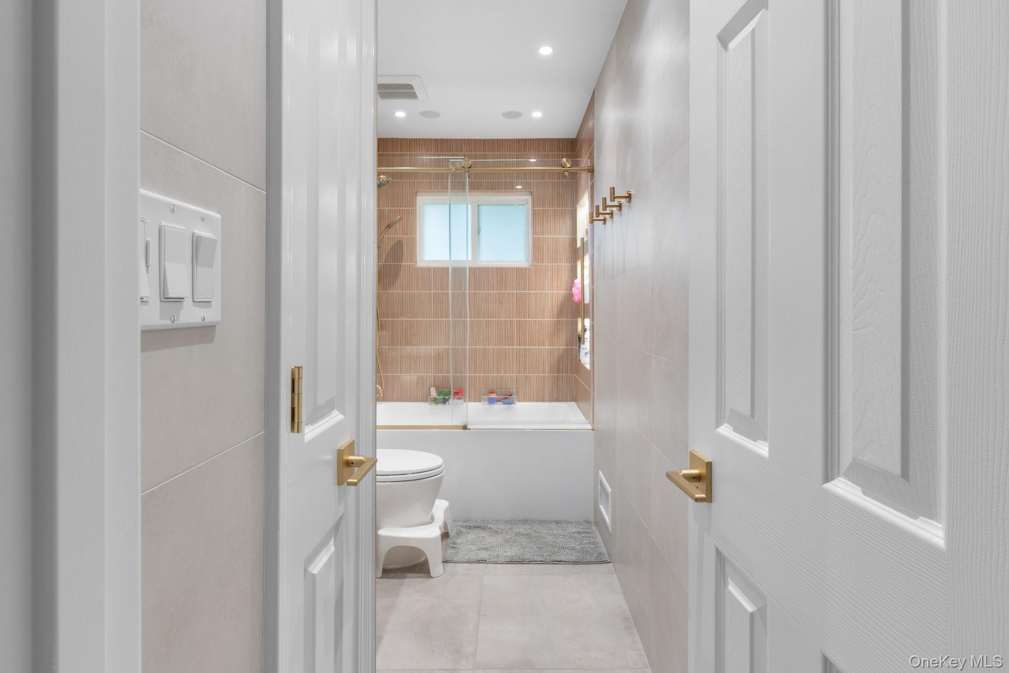 1 Phillips Drive, Airmont, NY 10901