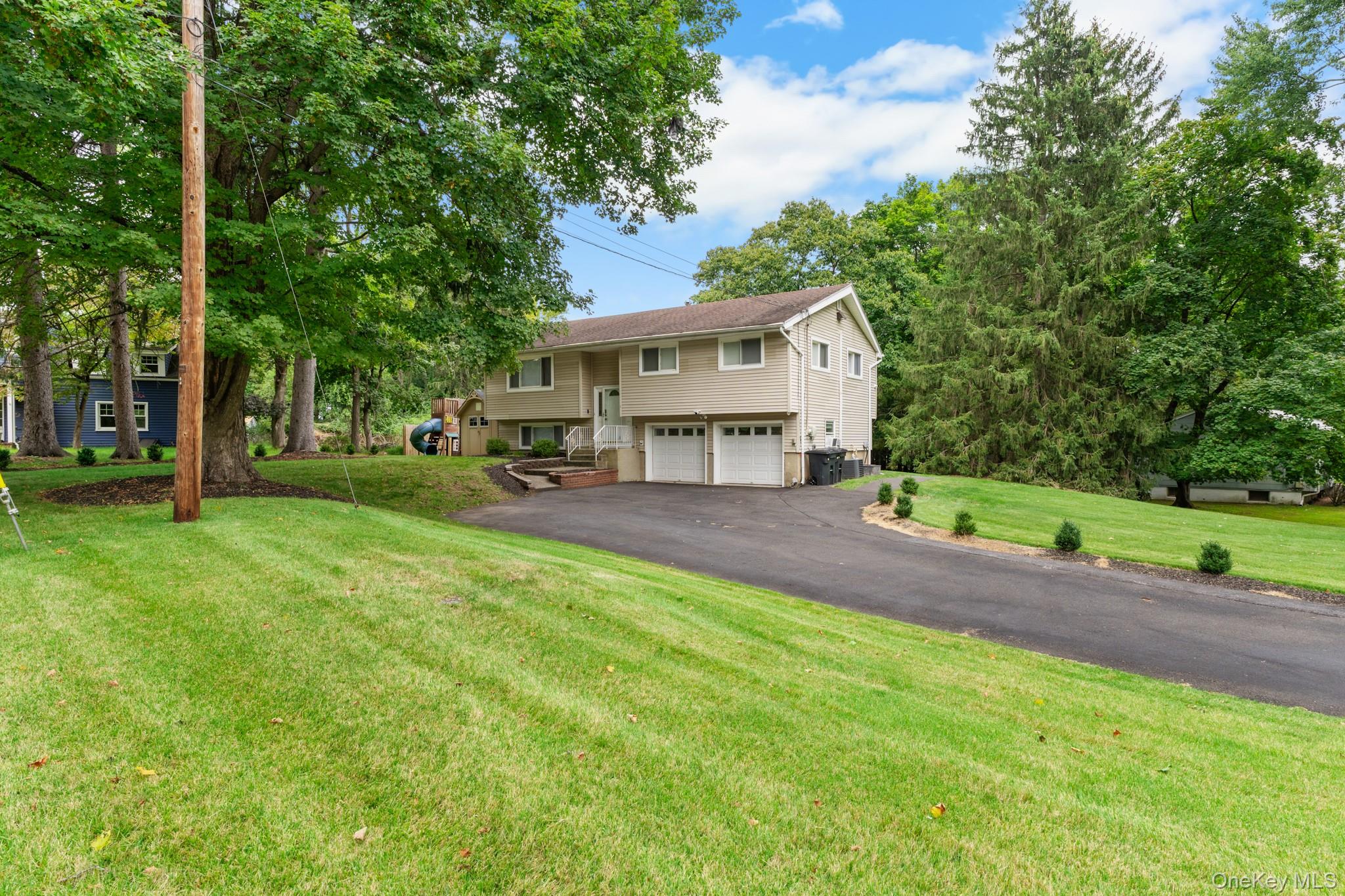 1 Phillips Drive, Airmont, NY 10901