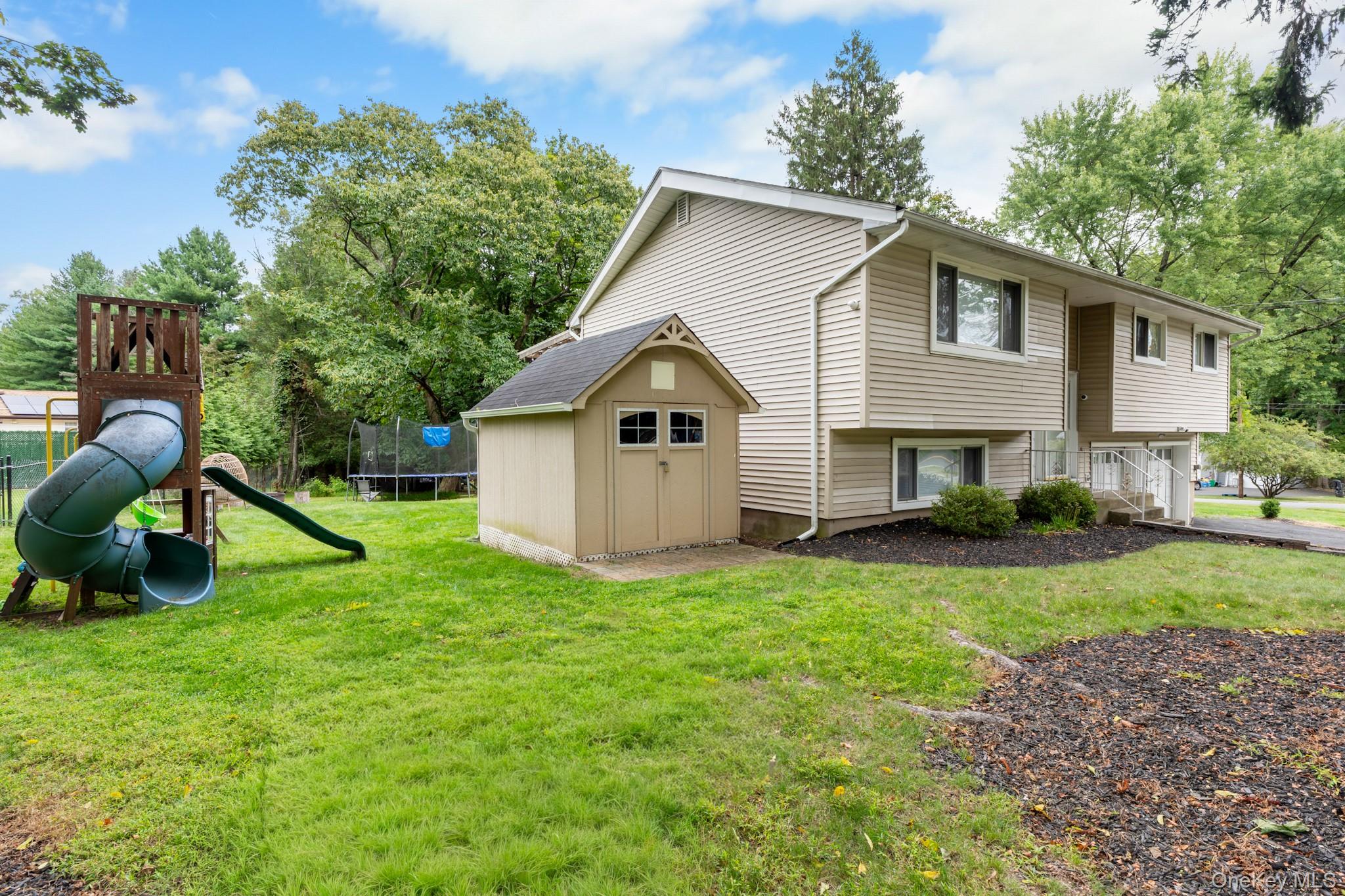 1 Phillips Drive, Airmont, NY 10901