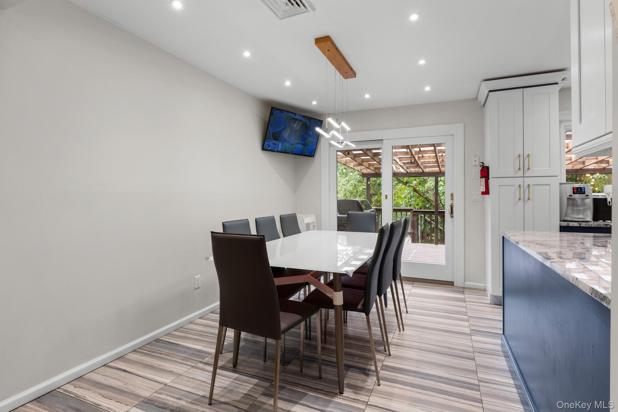 1 Phillips Drive, Airmont, NY 10901