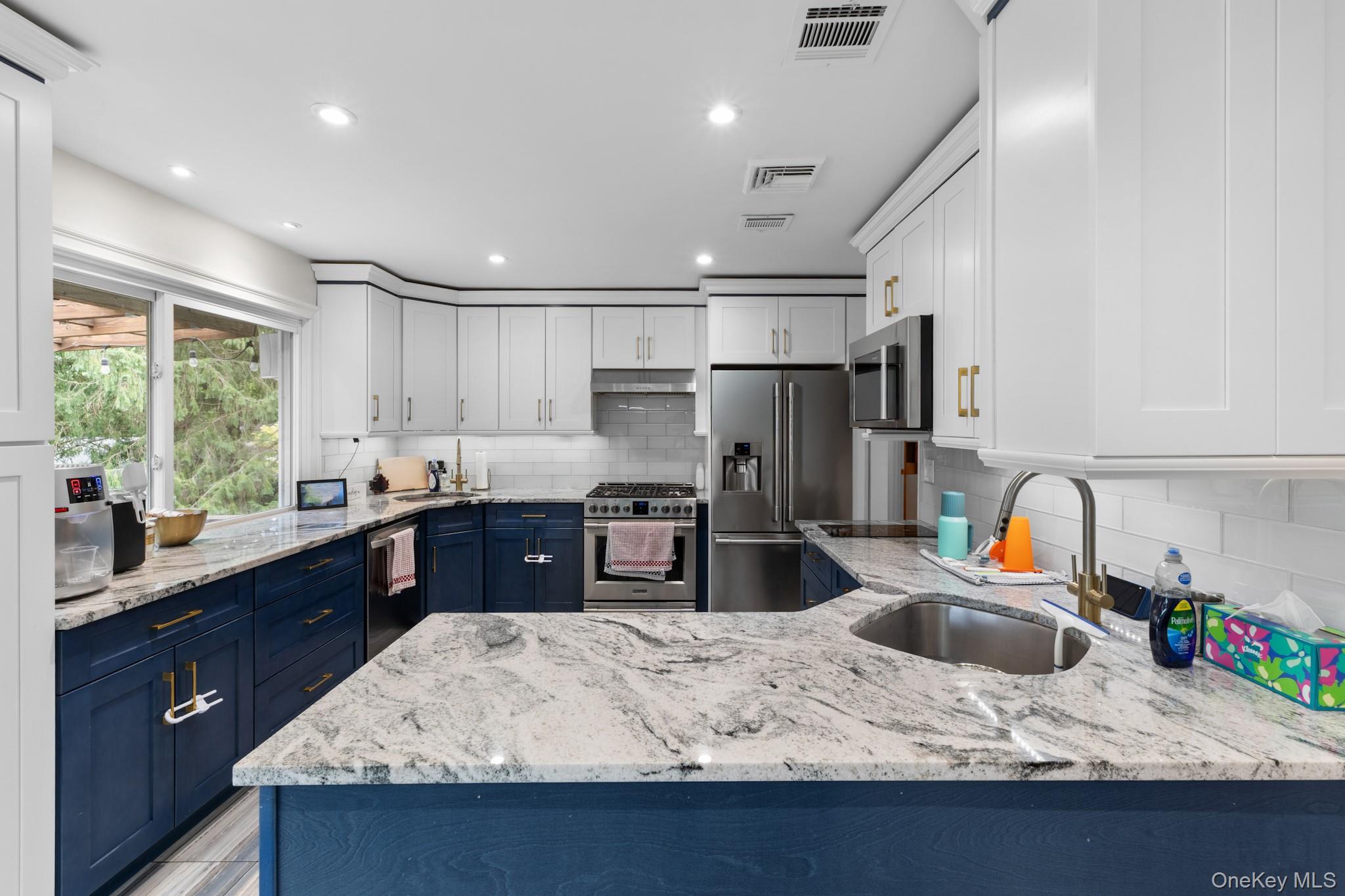 1 Phillips Drive, Airmont, NY 10901