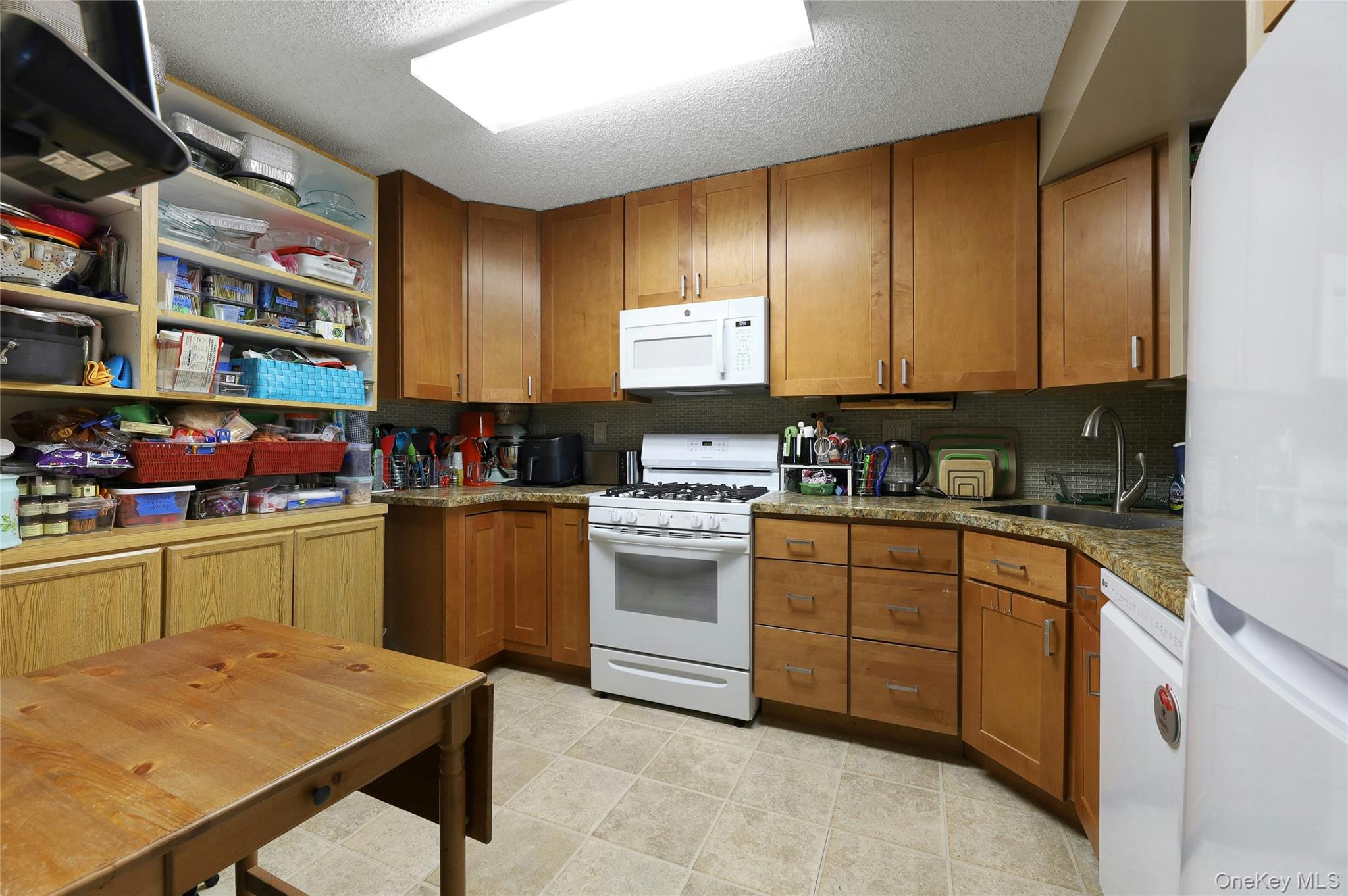 180 Treetop Circle, Nanuet, NY 10954