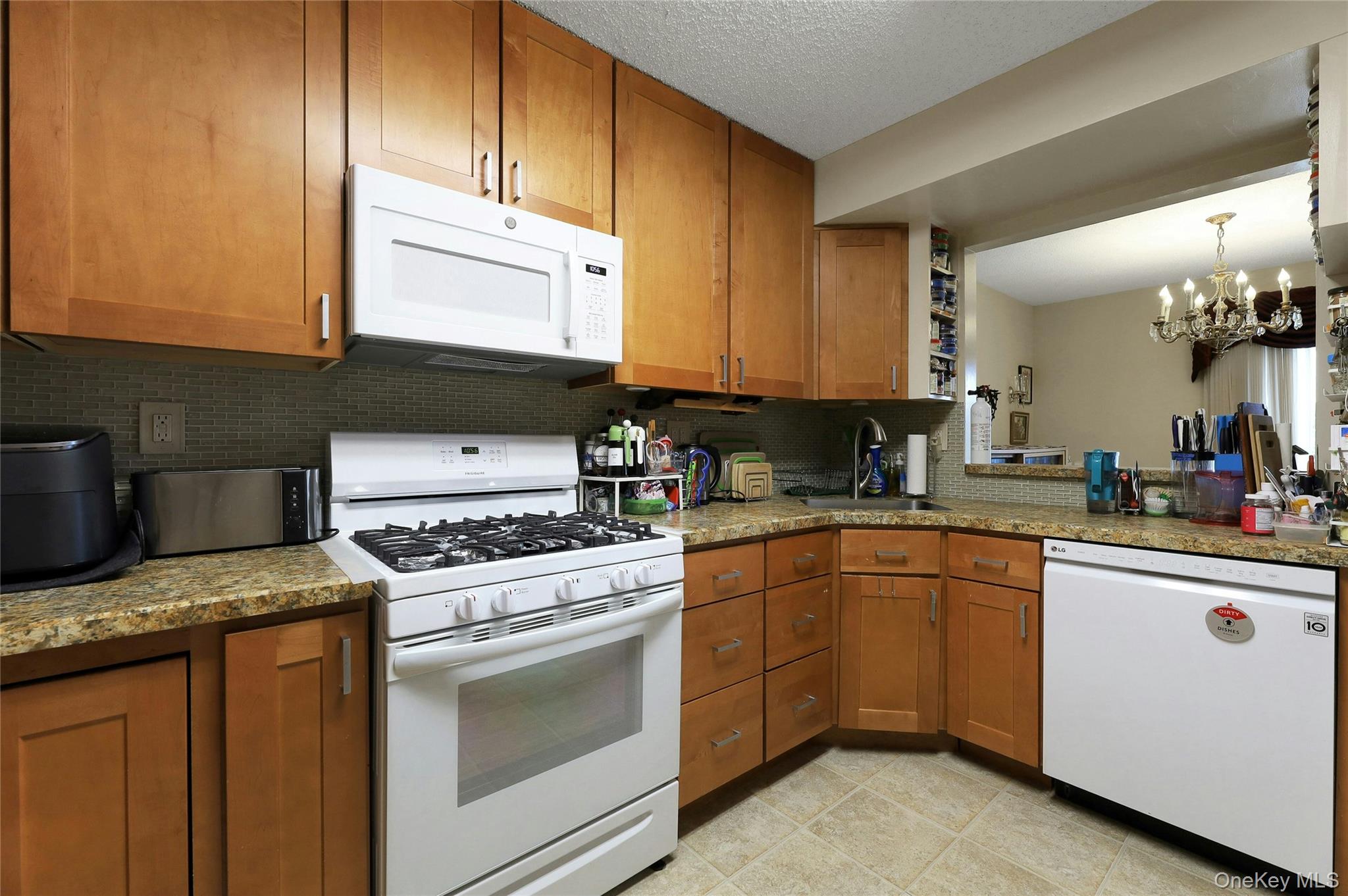 180 Treetop Circle, Nanuet, NY 10954