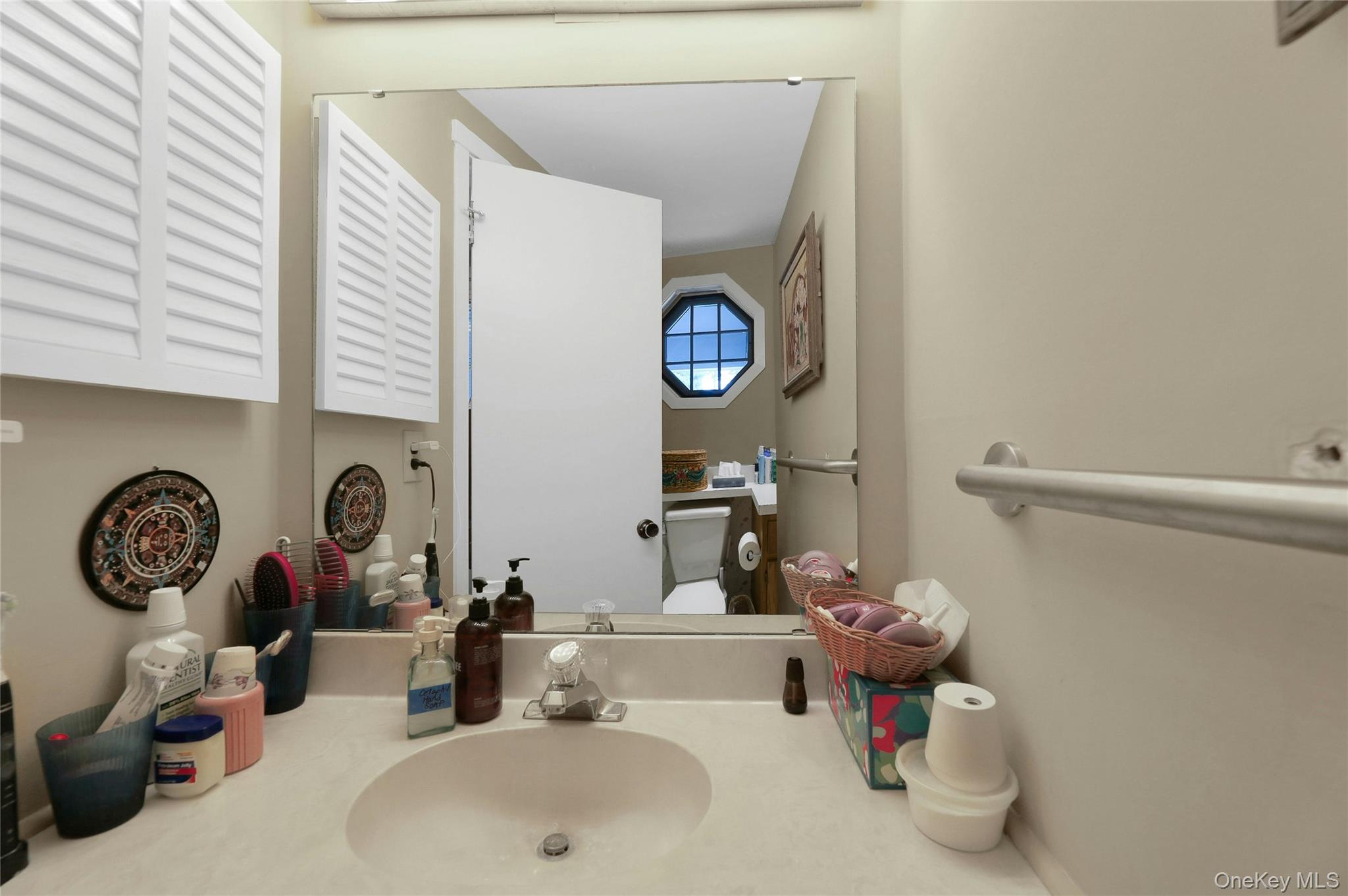 180 Treetop Circle, Nanuet, NY 10954