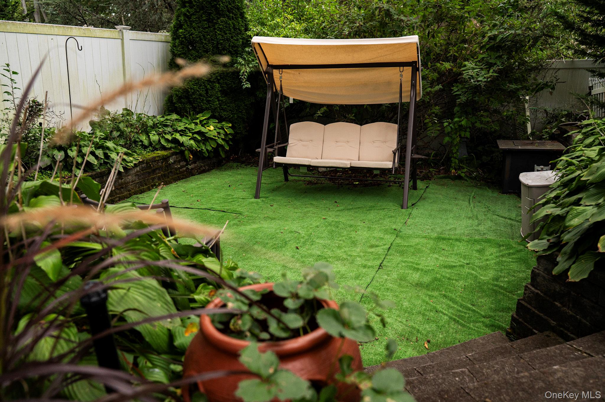 8 Beaumont Lane, Lake Grove, NY 11755