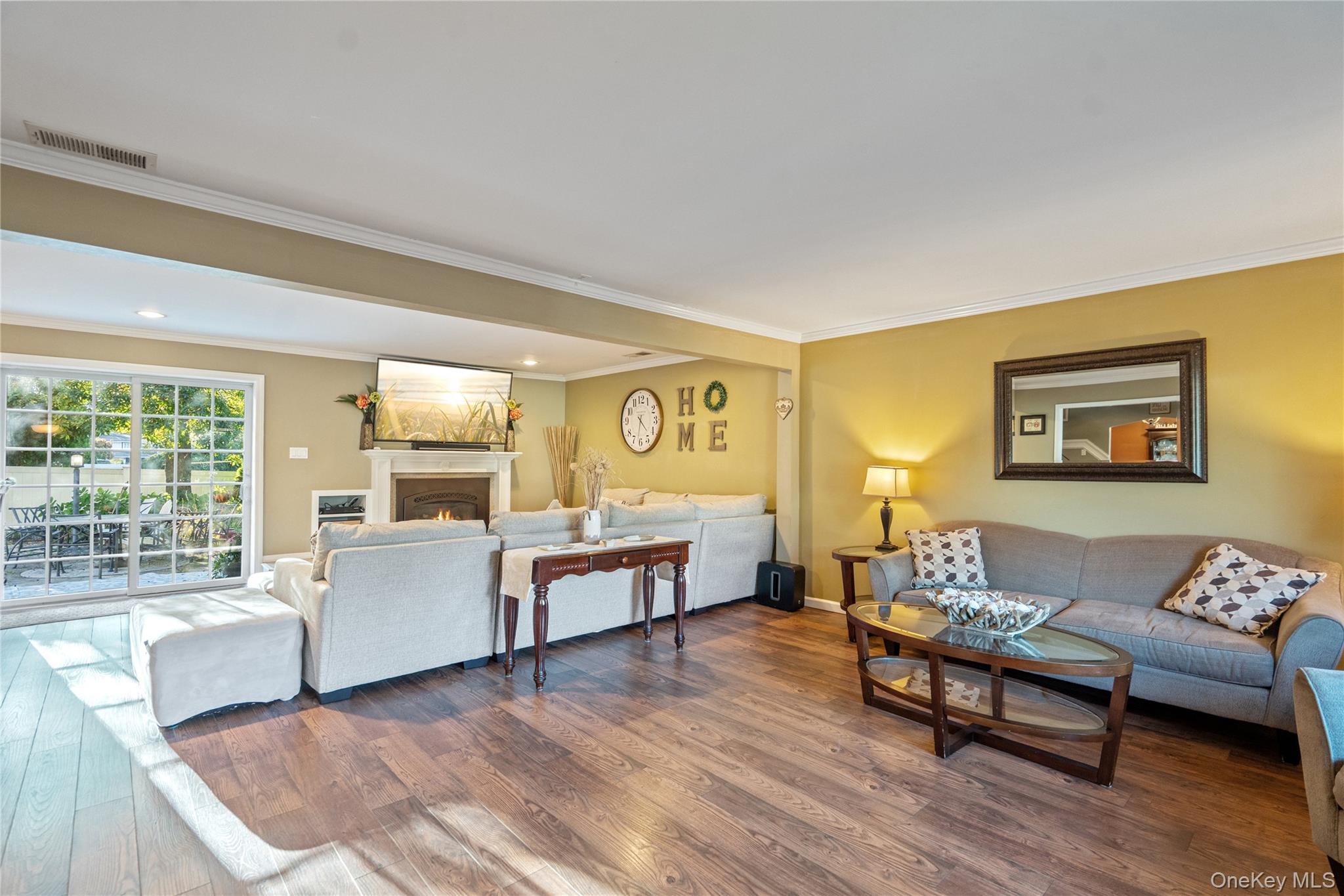 8 Beaumont Lane, Lake Grove, NY 11755