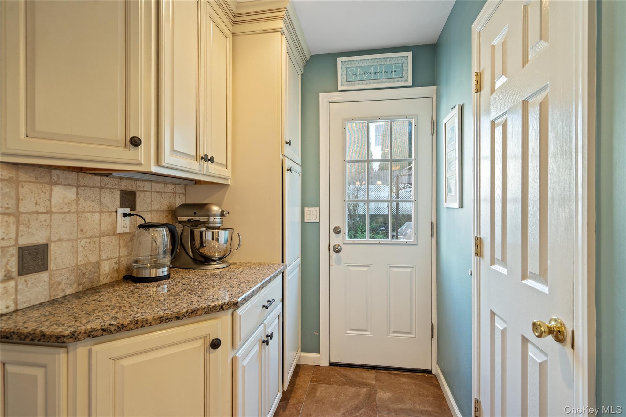 8 Beaumont Lane, Lake Grove, NY 11755