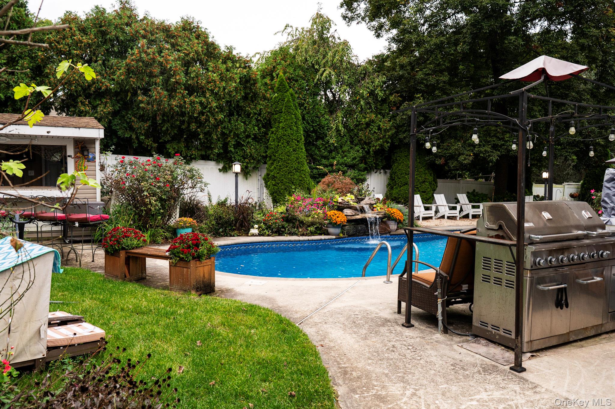 8 Beaumont Lane, Lake Grove, NY 11755