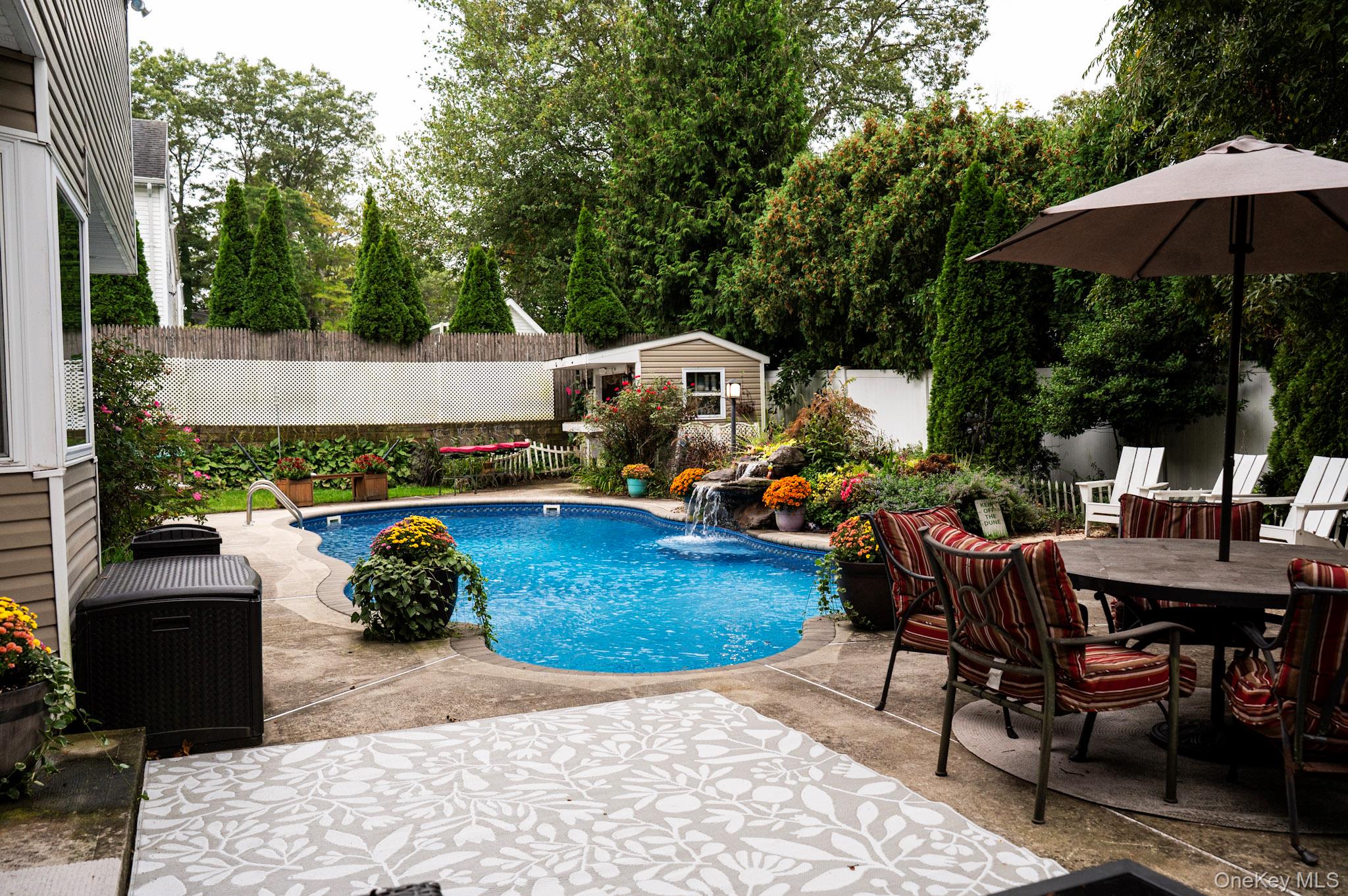 8 Beaumont Lane, Lake Grove, NY 11755