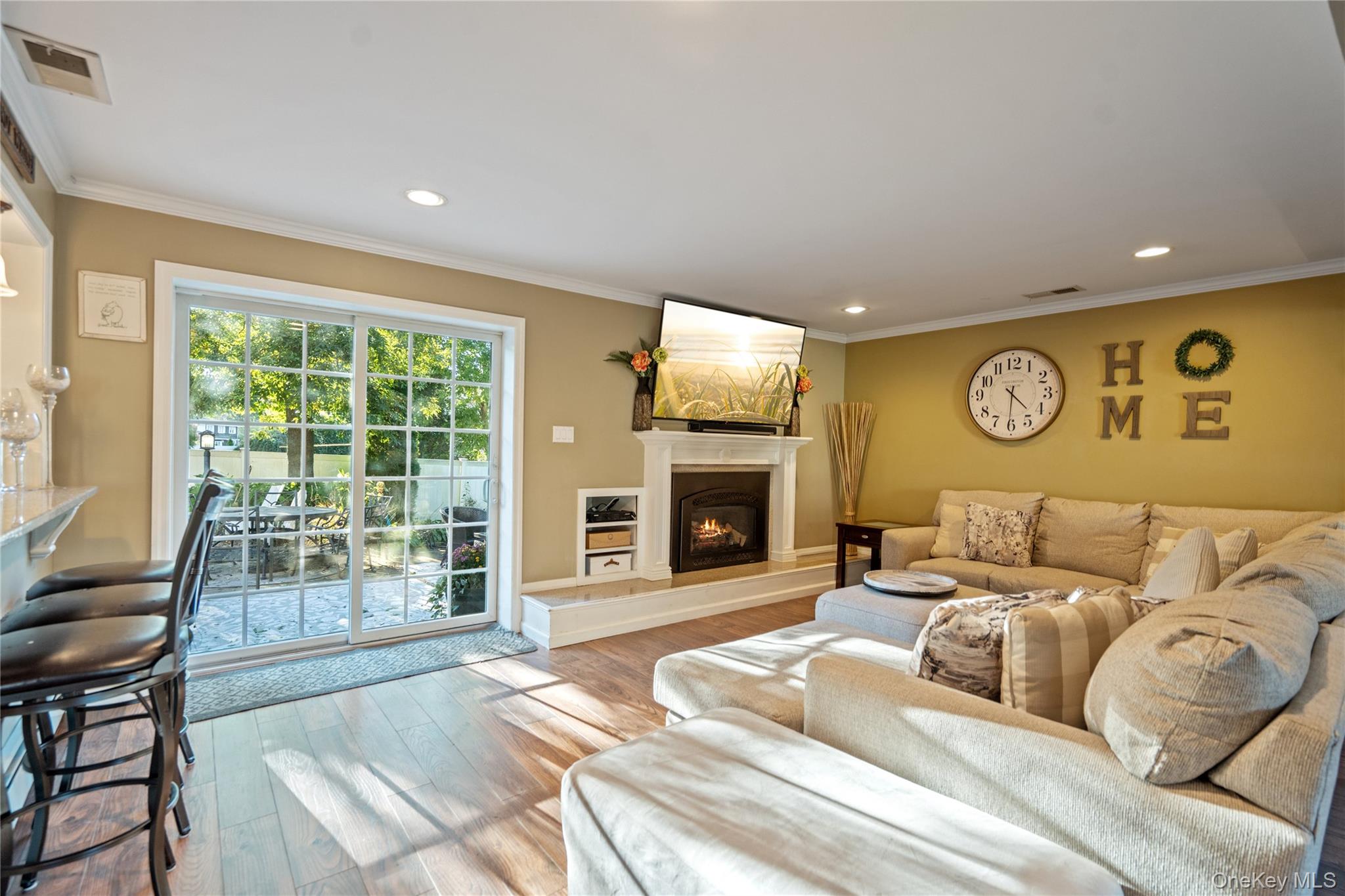 8 Beaumont Lane, Lake Grove, NY 11755