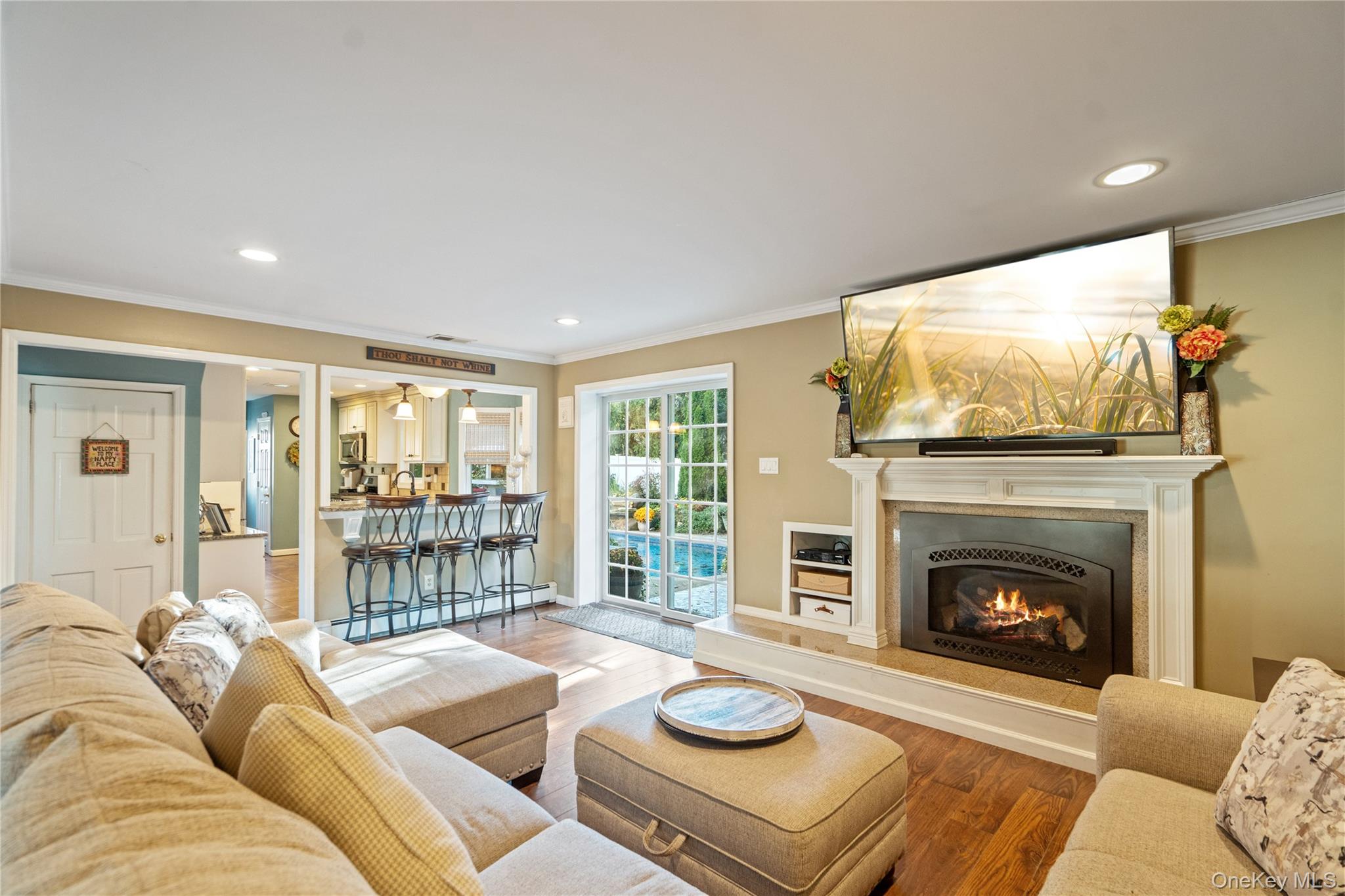 8 Beaumont Lane, Lake Grove, NY 11755