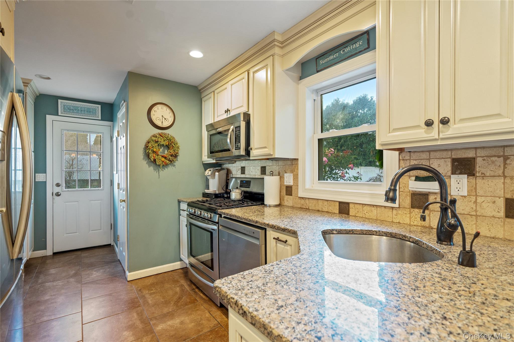 8 Beaumont Lane, Lake Grove, NY 11755