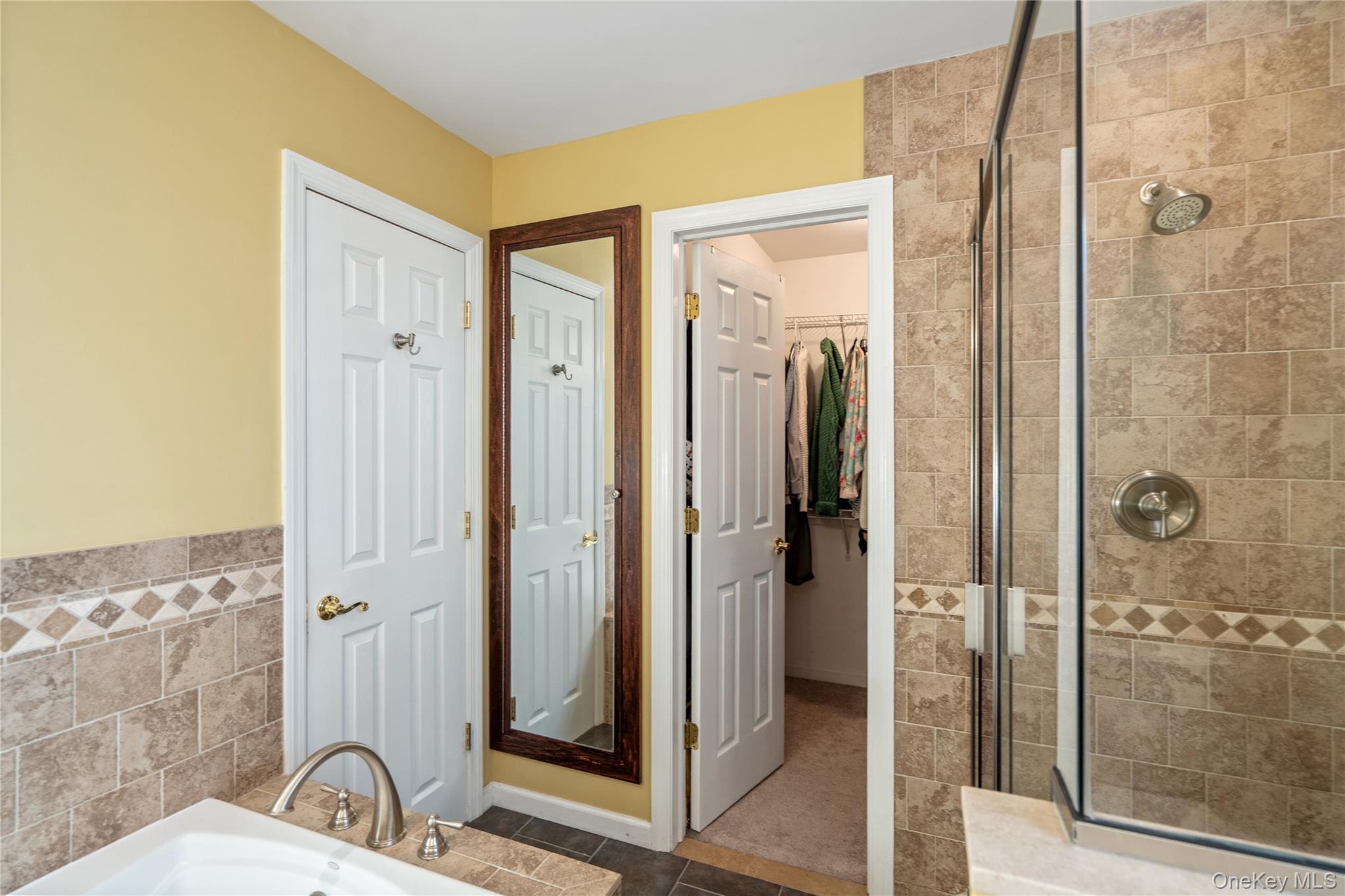 8 Beaumont Lane, Lake Grove, NY 11755