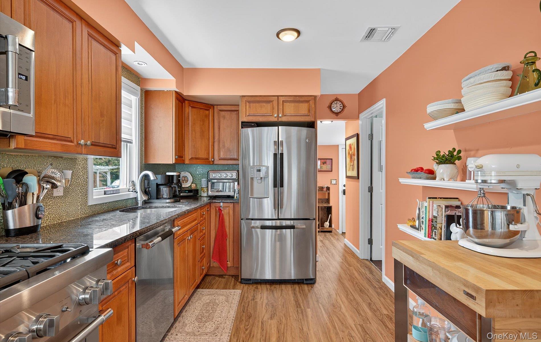 409 Bayville Avenue, Bayville, NY 11709