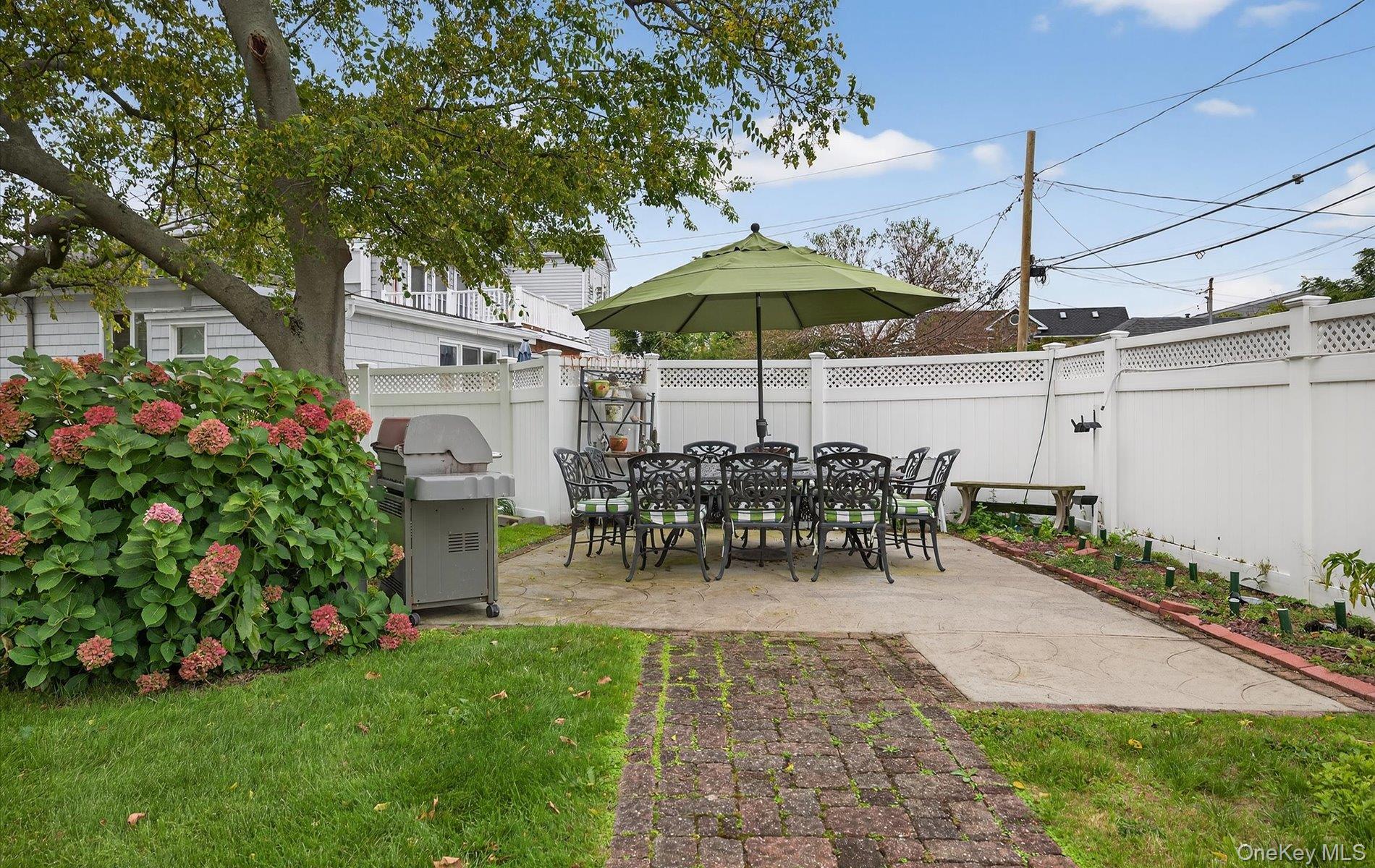 409 Bayville Avenue, Bayville, NY 11709