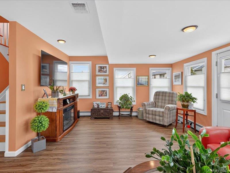 409 Bayville Avenue, Bayville, NY 11709