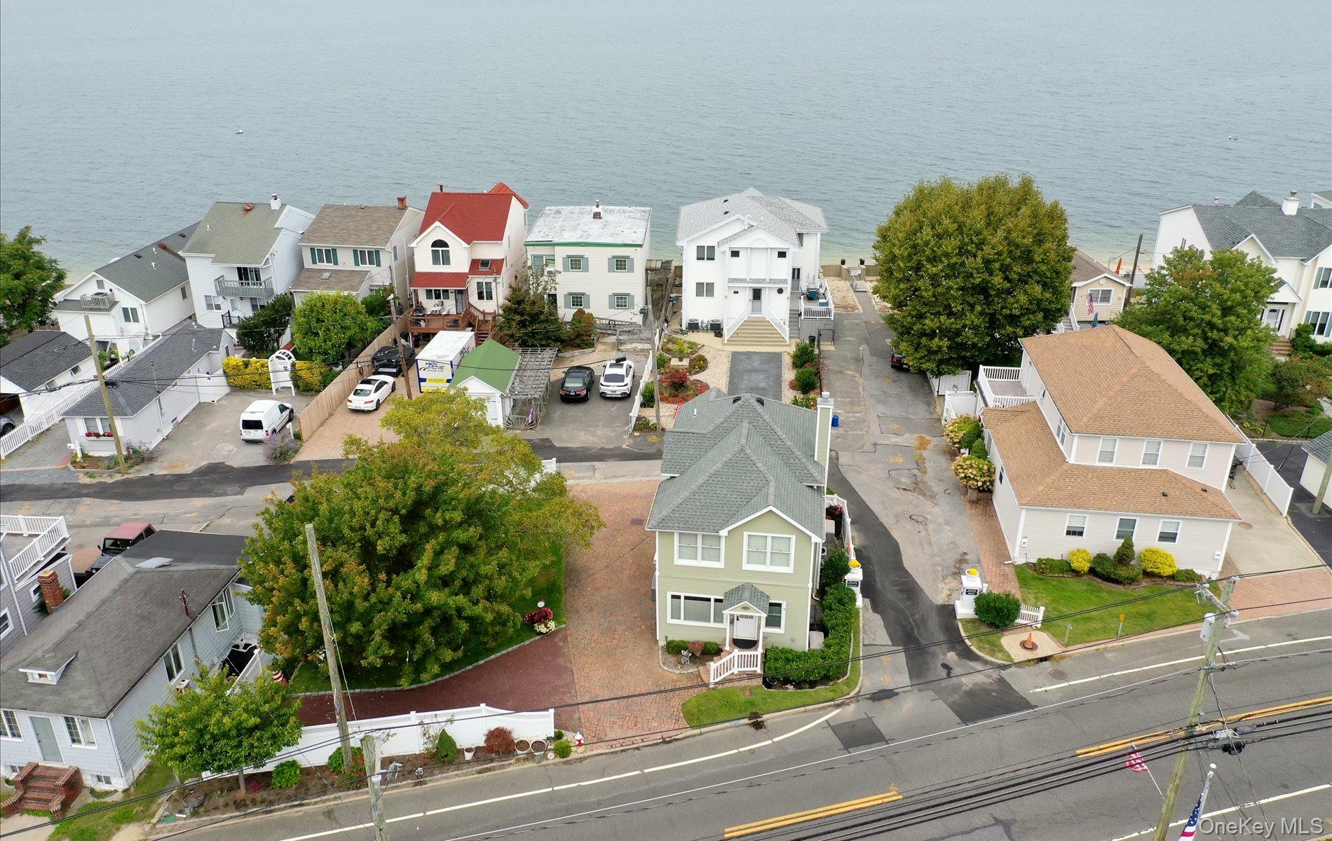 409 Bayville Avenue, Bayville, NY 11709