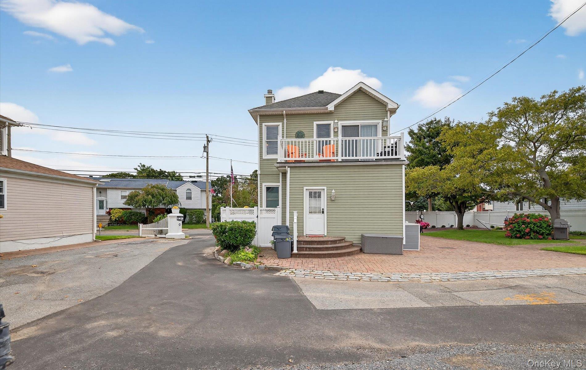 409 Bayville Avenue, Bayville, NY 11709