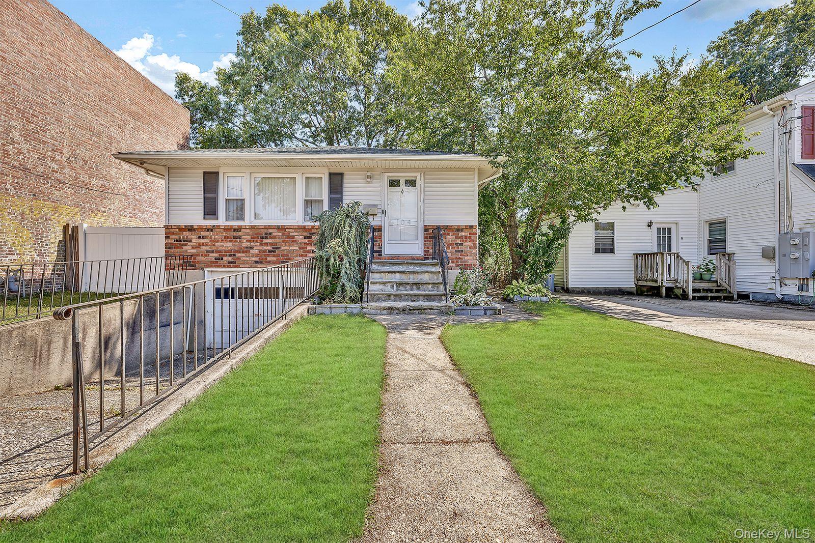 104 Broadway, Malverne, NY 11565