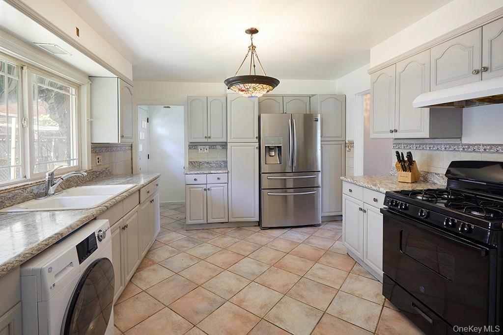 59 Bayview Place, Staten Island, NY 10304