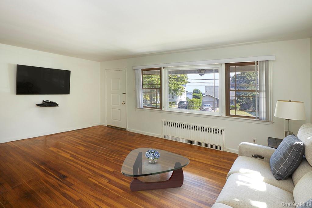 59 Bayview Place, Staten Island, NY 10304