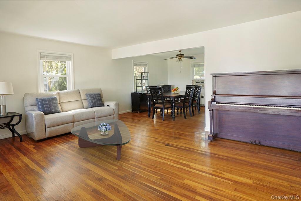 59 Bayview Place, Staten Island, NY 10304