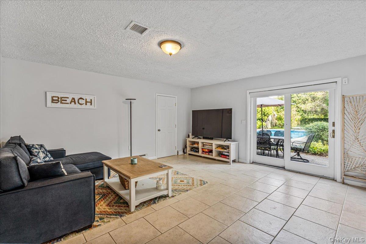 22 Howell Place, Speonk, NY 11972