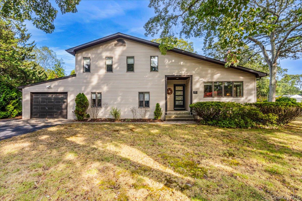 22 Howell Place, Speonk, NY 11972