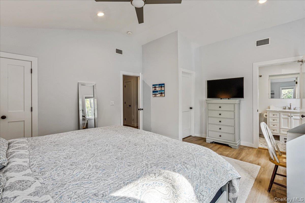 22 Howell Place, Speonk, NY 11972