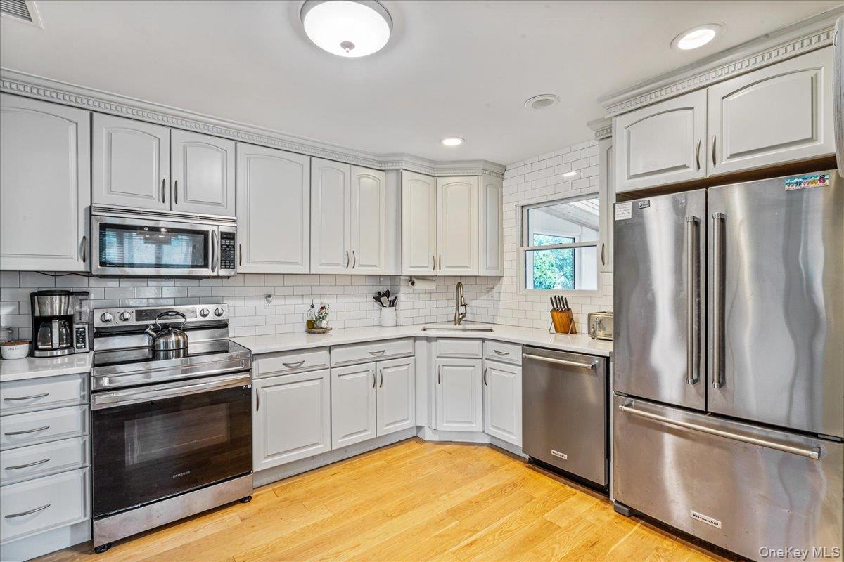 22 Howell Place, Speonk, NY 11972