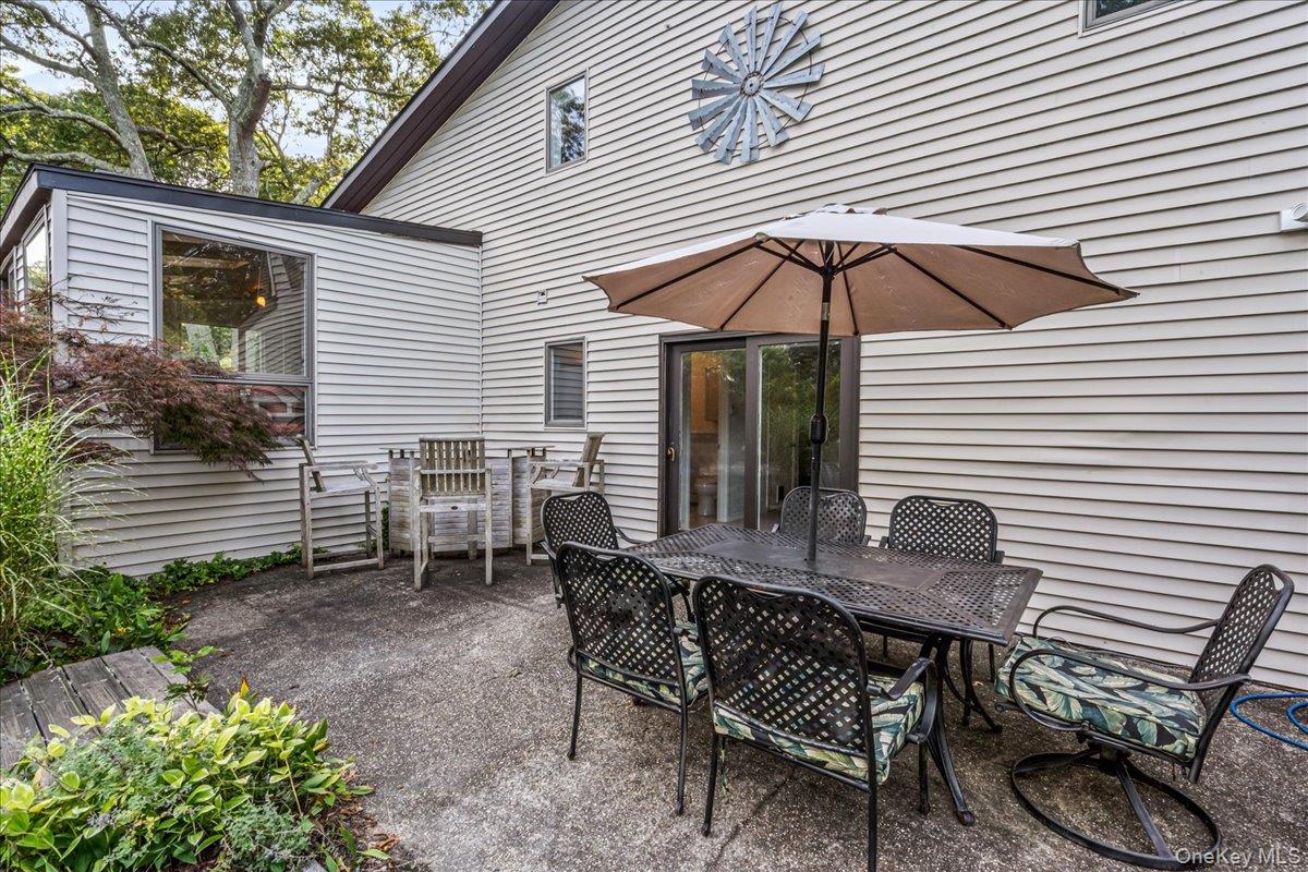 22 Howell Place, Speonk, NY 11972