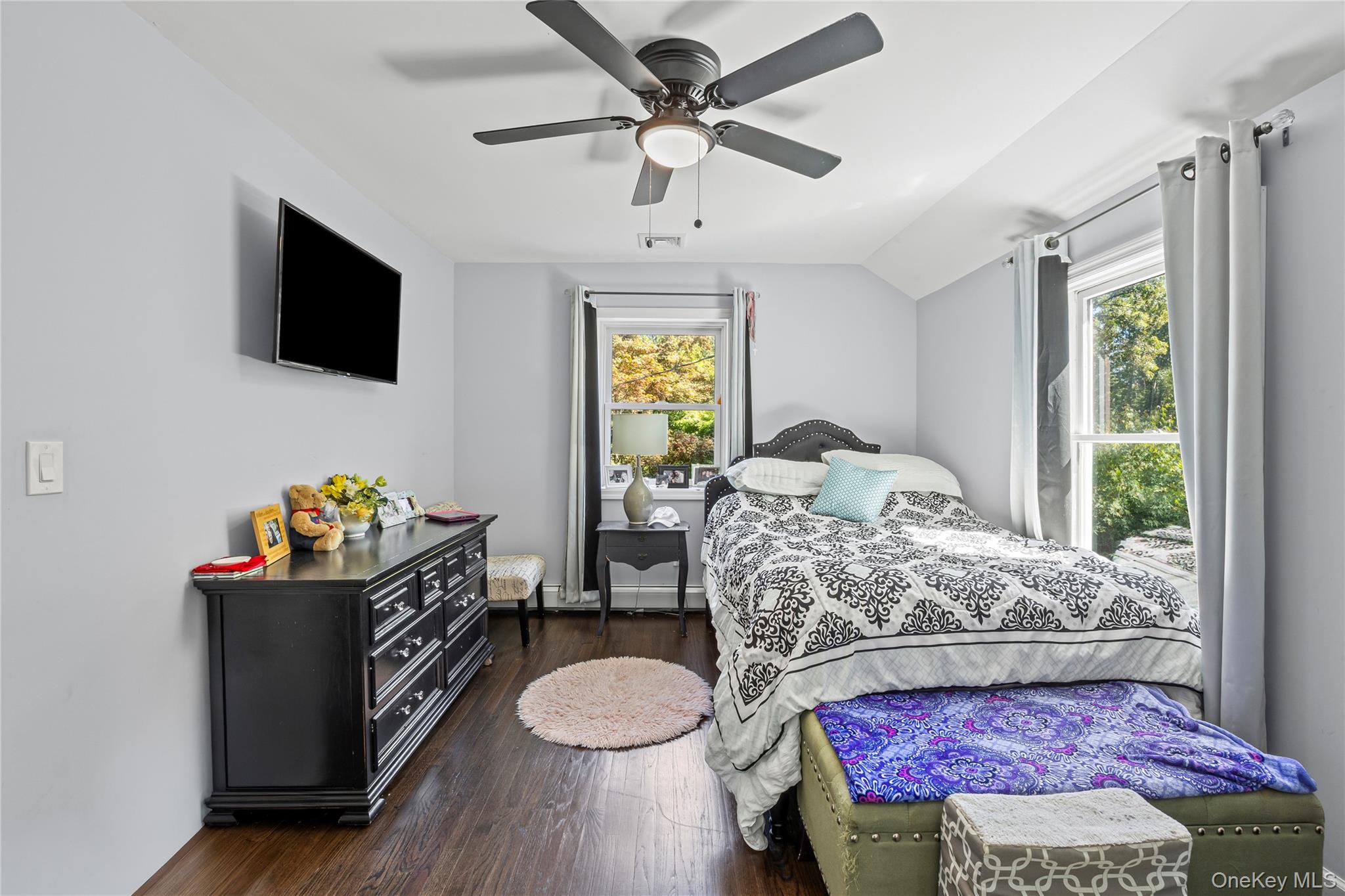 6 Edgewood Avenue, Port Jefferson, NY 11777