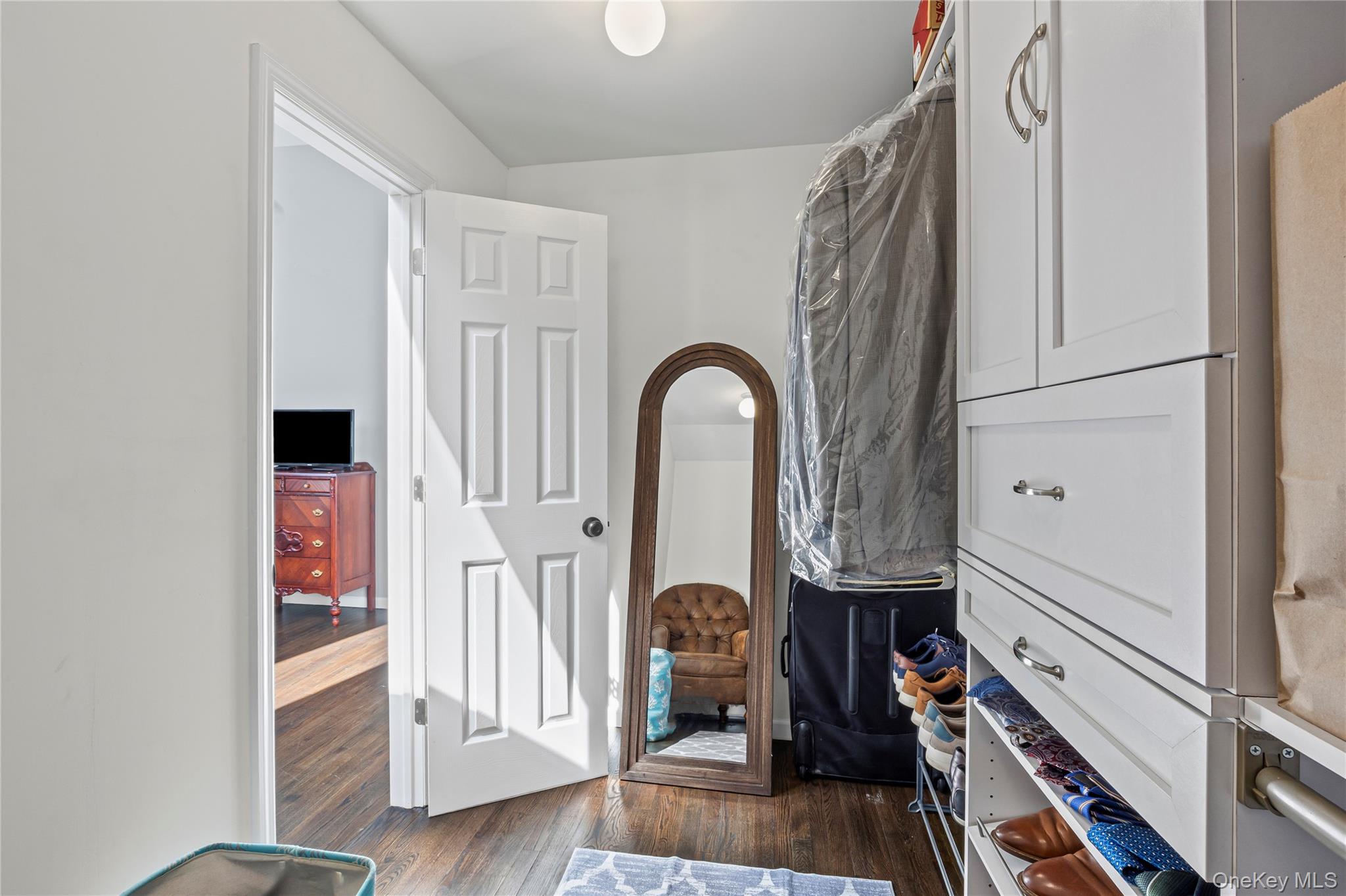 6 Edgewood Avenue, Port Jefferson, NY 11777