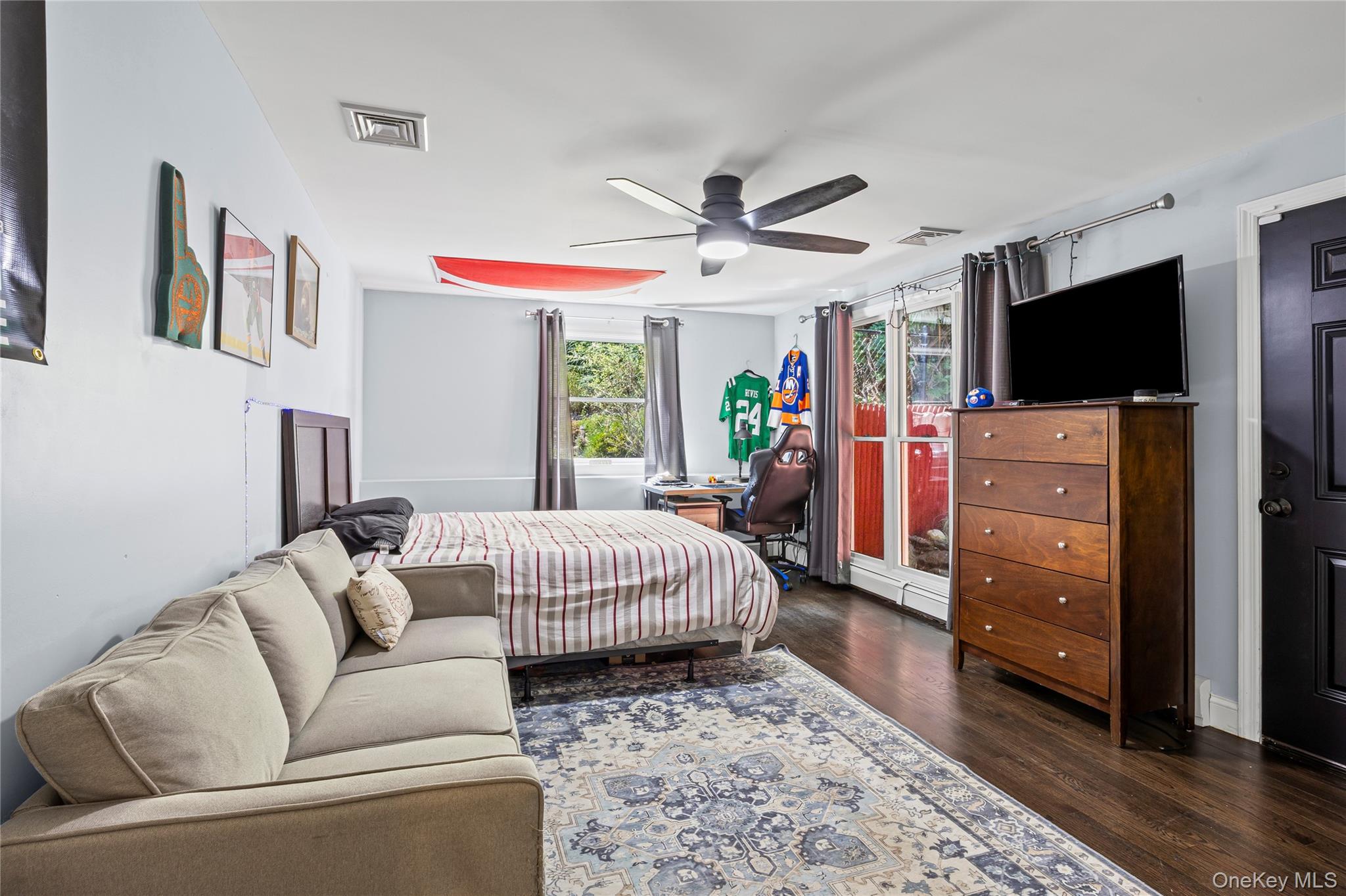 6 Edgewood Avenue, Port Jefferson, NY 11777